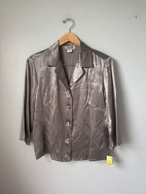Vintage Imagio silver button up blouse w/collar and three-quarter length sleeves